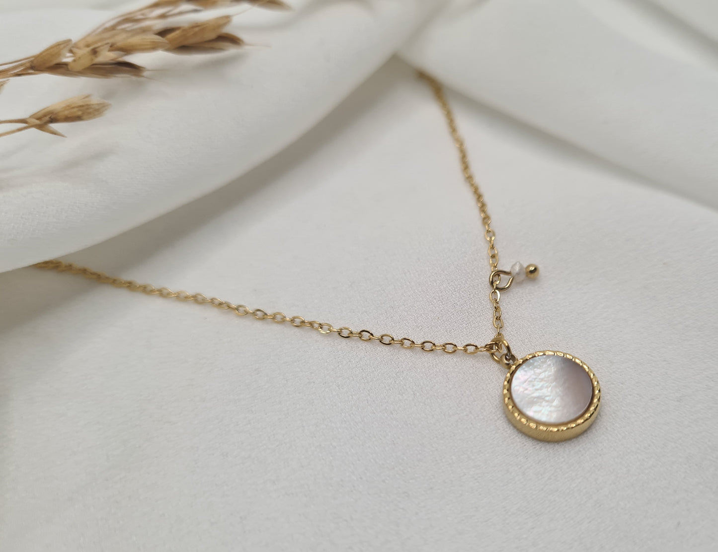 Collier JUNE