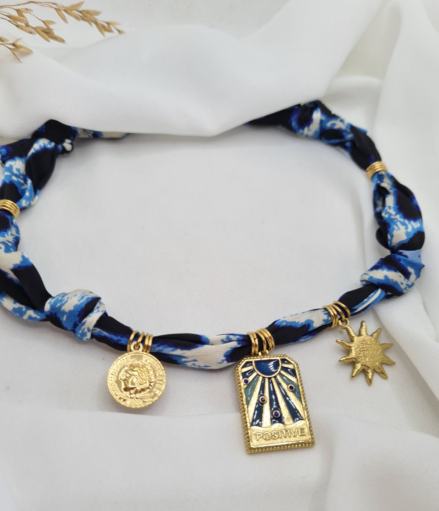Collier BLUE