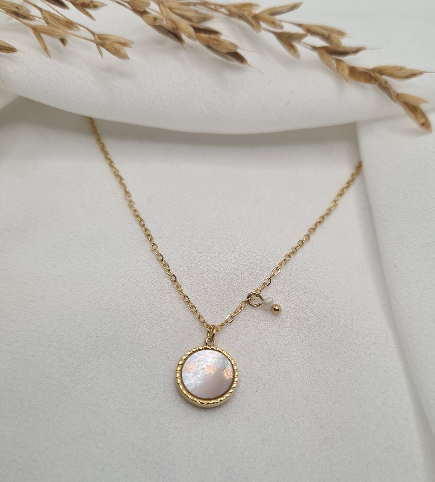 Collier JUNE